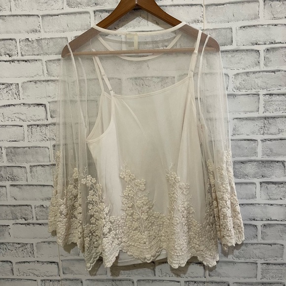 NWOT Women’s Ultra Pink white sheer crochet top with h attached tank top Medium - Picture 2 of 4